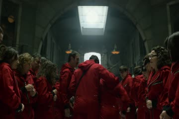 Money Heist 2019 S03 48 metros bajo el suelo Episode 3 in Hindi thumb